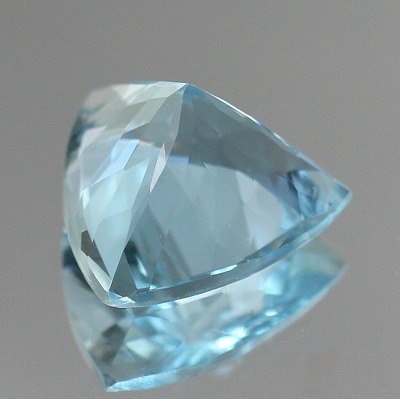 アクアマリン　77g 天然アクアマリン 2.80ct 【シャープに煌めくトリリアント】 モザンビーク