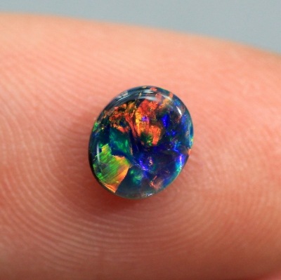 天然ブラックオパール 0.47ct 【レッドマルチ遊色】美パターン