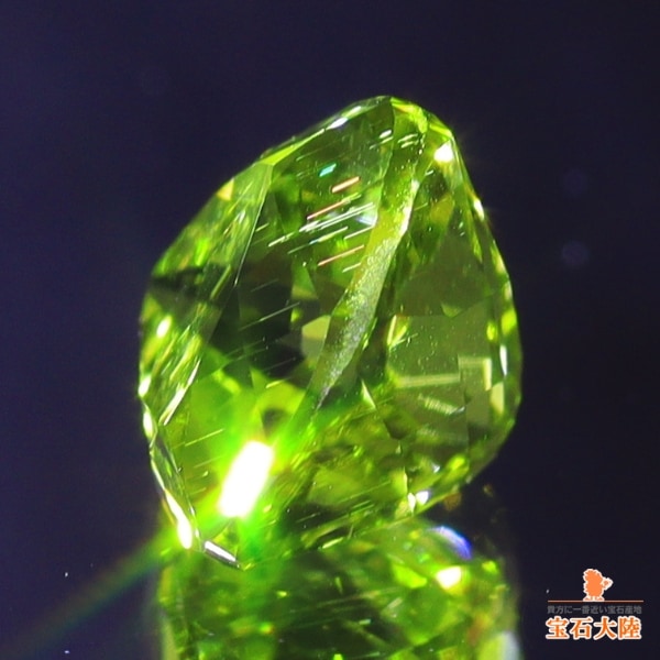天然ペリドット 0.68ct 【隕石・レインボー】パラサイト