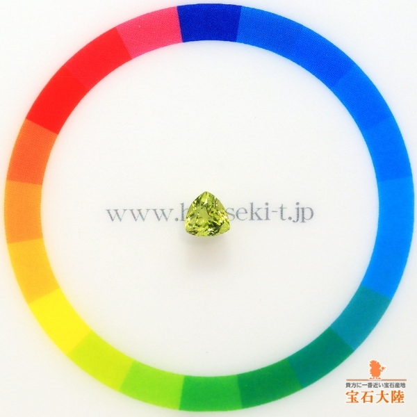 天然ペリドット 0.68ct 【隕石・レインボー】パラサイト