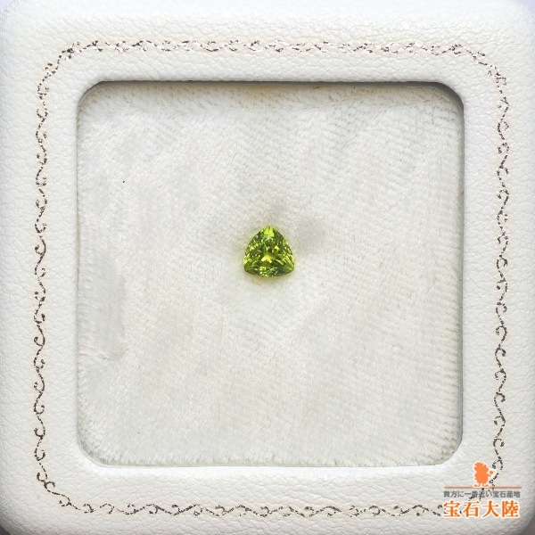 天然ペリドット(8mmx6mm)(バルト) pe-t12_7.jpg