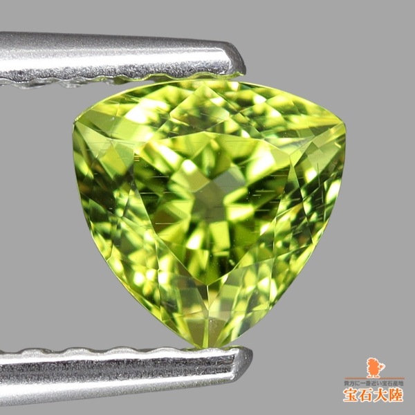天然ペリドット 0.68ct 【隕石・レインボー】パラサイト
