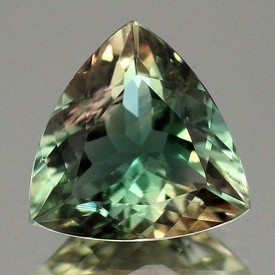 1.33ct天然オレゴンサンストーン【ラブラドライト】美グリーン