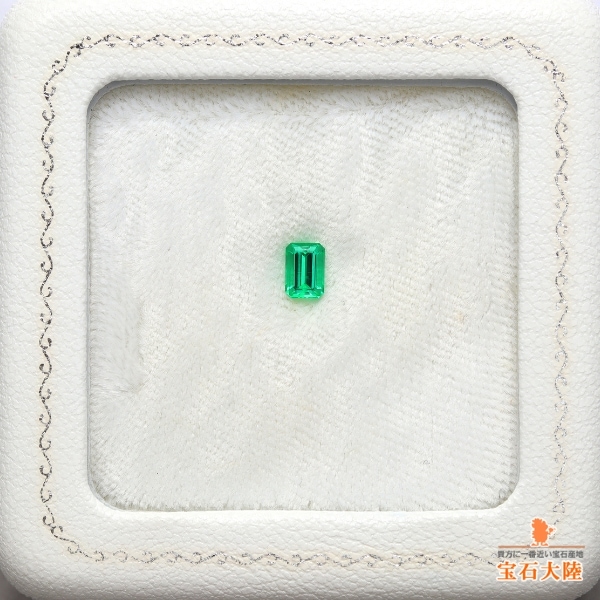 天然エメラルド 0.40ct 【美発色・ノンオイル】 ロシア GIA鑑別(NONE)