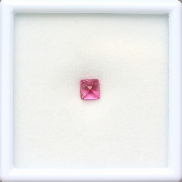 天然トルマリン 1.03ct 【ピンク】 シュガーローフカット