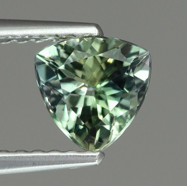 ゾイサイト0.30ct タンザニア産 天然石 ルース トリリアントカット タンザナイト トリリアントカット タンザニア産 0.67ct【220818