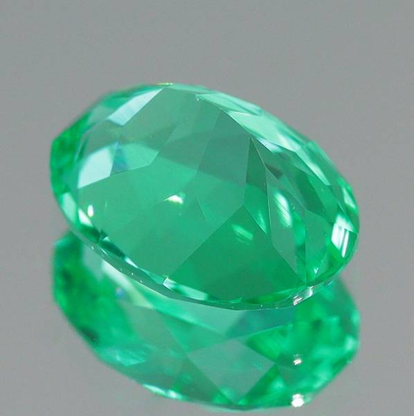 天然エメラルド 0.67ct 【美発色・ノンオイル】 ロシア GIA