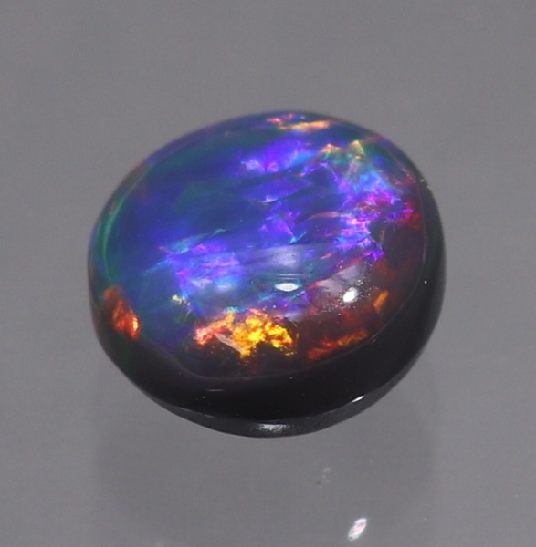 天然ブラックオパール 0.84ct 【ローリングレインボー】　レッド　