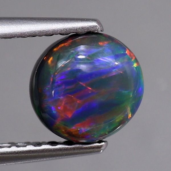 天然ブラックオパール 0.84ct 【ローリングレインボー】　レッド　