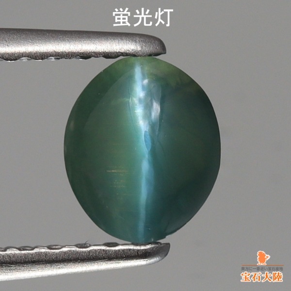 青みがかった緑色のアレキサンドライトキャッツアイクラシカル調