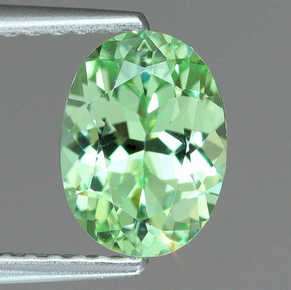 天然石　ミントガーネット 天然ミントガーネット 1.37ct 【強輝】 UVタイプ
