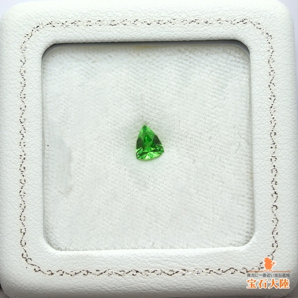 天然ツァボライトガーネット 0.71ct 【タンザニア】 アメリカンカット
