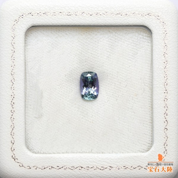 天然ゾイサイト 1.56ct 【クッションカット】 タンザニア