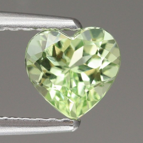 天然ミントガーネット 0.99ct 【メレラニ・UVタイプ】 ハート