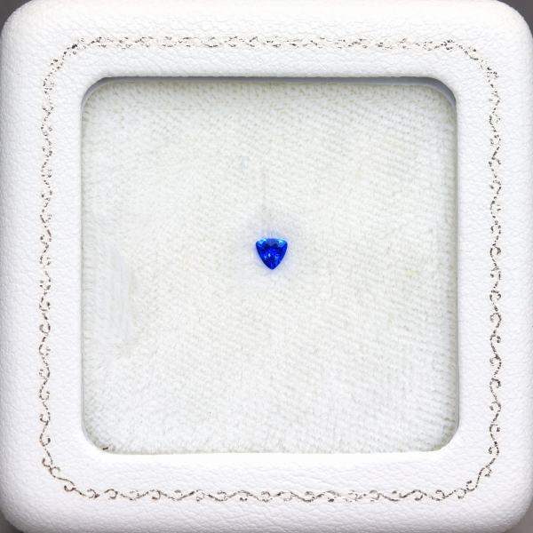 天然アウイナイト 0.10ct 【ビビッドブルー】 ドイツ