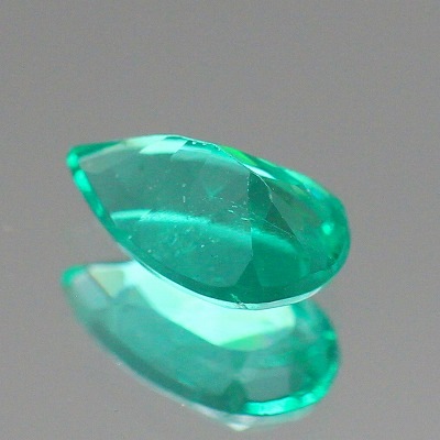 天然エメラルド 0.43ｃt【コロンビア】ペアシェイプカット