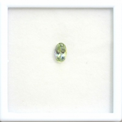 天然ゾイサイト 0.98ct 【タンザナイト】 グリーンマルチ