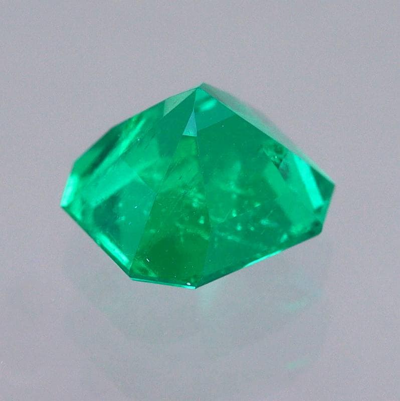 天然エメラルド 0.81ct 【美発色】 コロンビア