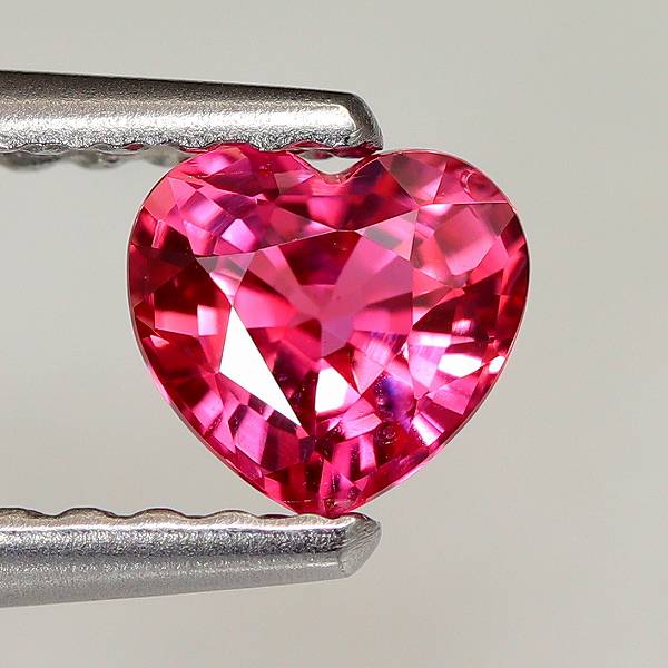 天然ピンクサファイア 0.45ct 【ビビットピンク】 ハート