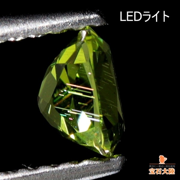 天然ペリドット 0.57ct 【隕石・レインボー】クッション パラサイト