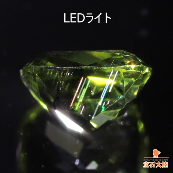 天然ペリドット 0.57ct 【隕石・レインボー】クッション パラサイト