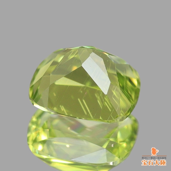 天然ペリドット 0.57ct 【隕石・レインボー】クッション パラサイト