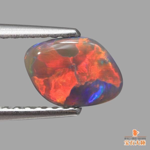 天然ブラックオパール 0.48ct 【情熱的な赤斑】