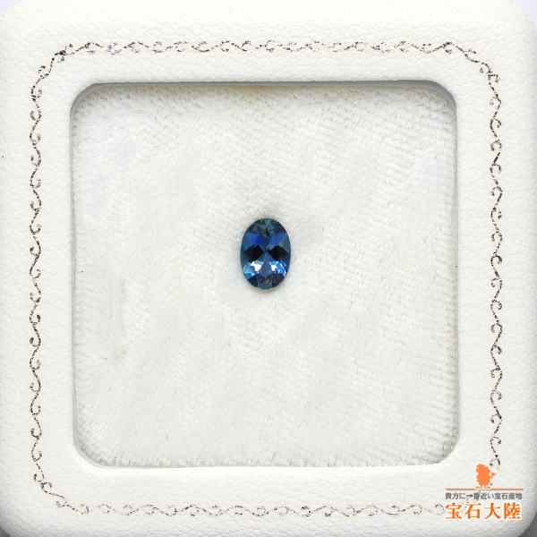 アクアマリン　水晶共生 63b6609c3962f9a1f1f3d5841cc28b