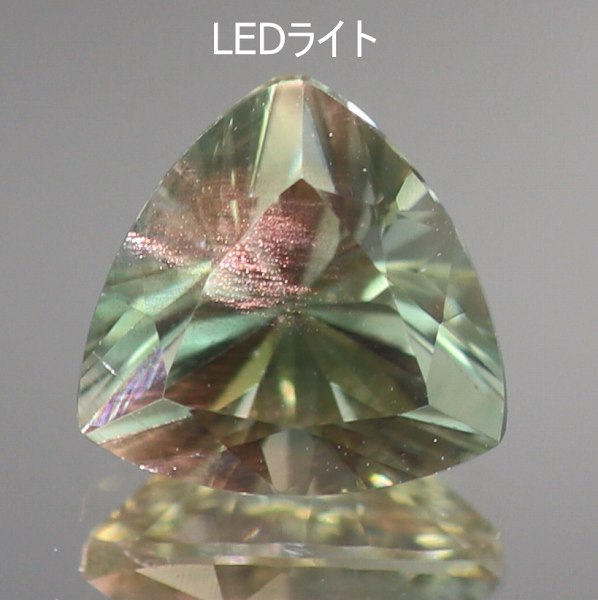 天然オレゴンサンストーン 0.42ct 【トリリアント】 ラブラドライト