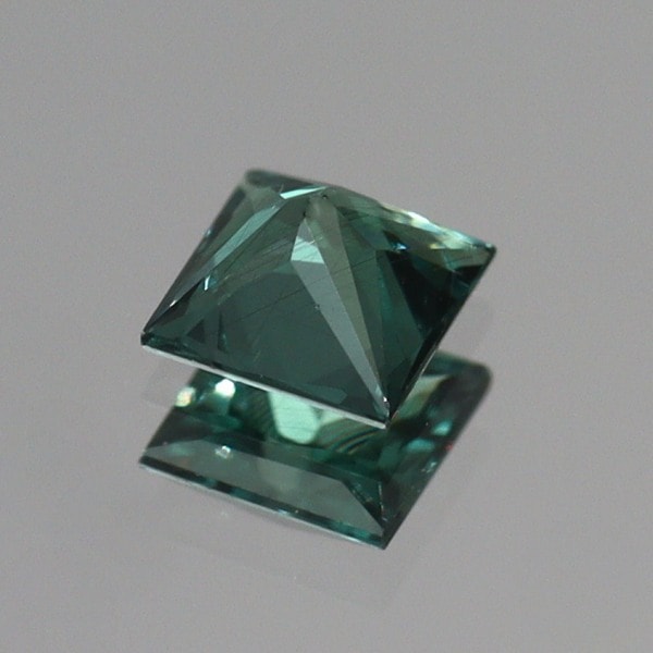 天然カラーチェンジガーネット 0.28ct 【アレキタイプ】 プリンセスカット