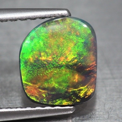 天然ブラックオパール 0.78ct 【キラッと鮮やかグリーン遊色】