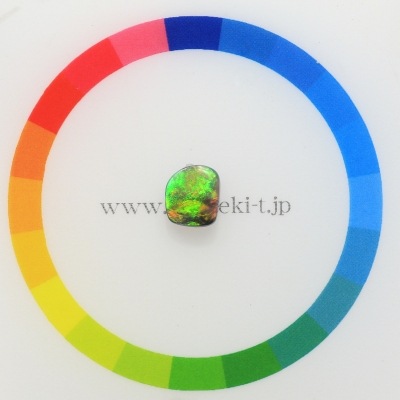 天然ブラックオパール 0.78ct 【キラッと鮮やかグリーン遊色】