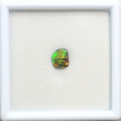 天然ブラックオパール 0.78ct 【キラッと鮮やかグリーン遊色】