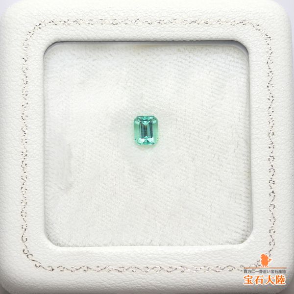 天然エメラルド 0.59ct 【透明度抜群】 ノンオイル