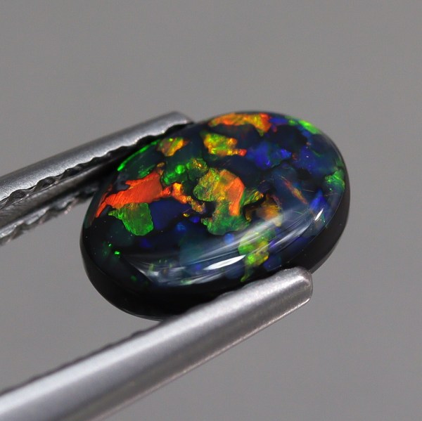 天然ブラックオパール 0.75ct 【レッドマルチ】 黒生地