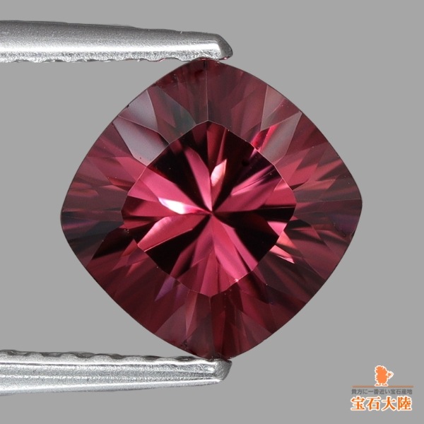 天然ロードライトガーネット 1.68ct 【コンケーブカット】 モザンビーク