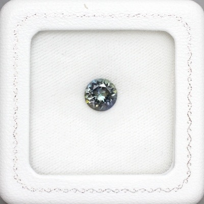 天然ゾイサイト 2.38ct 【非加熱・タンザナイト】 バイカラー