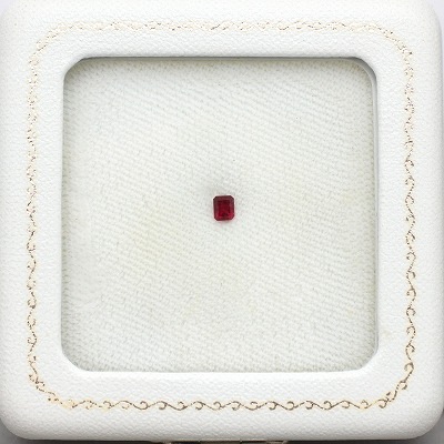 天然レッドベリル 0.12ct 【ノンオイル】 GIA鑑別付 