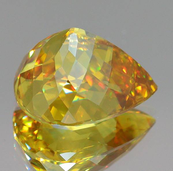 天然スフェーン 4.85ct 【最上級の輝き】 レッドファイア