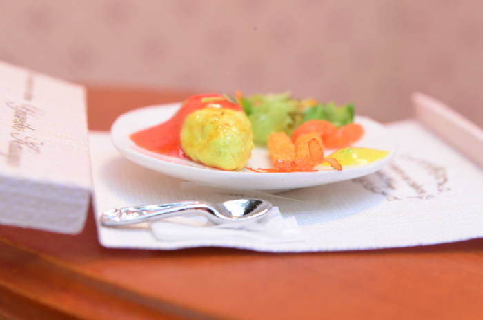 ★【販売終了】ミニチュアフード オムライスA 作家：糟谷由美子さん [品番：26985][m-s]【ネコポス配送対応】