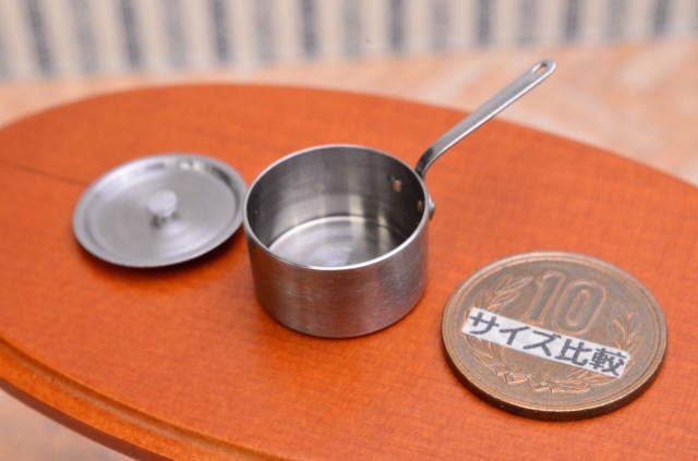 ★【販売終了】ミニチュア雑貨 ステンレス製 ふた付き片手鍋 (深型 直径20mm) 作家：ミニ厨房庵 河合行雄氏 [品番：26497][m-s]【ネコポス配送対応】
