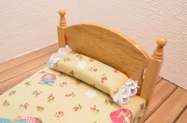 ミニチュア家具 クラシック シングルベッド ＆ ナイトスタンド オーク