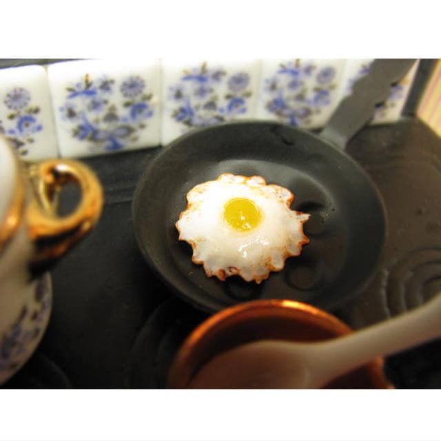 ミニチュアフード 目玉焼き ちょっと焦げ [SWBK-1] [m-s]【ネコポス配送対応】