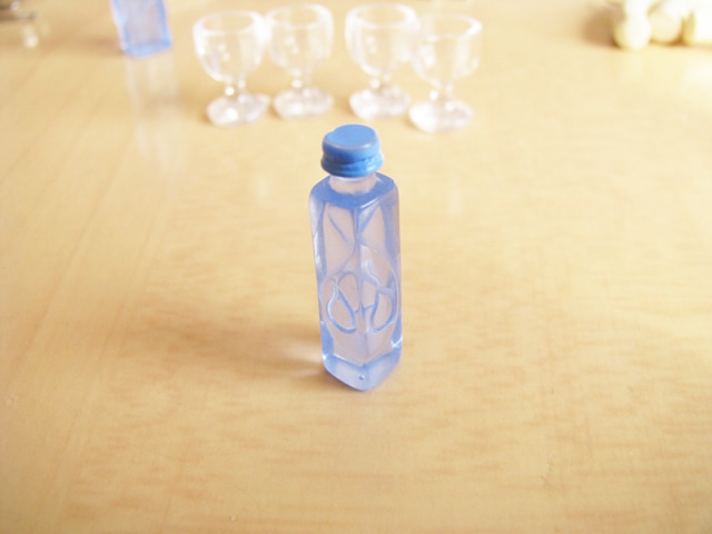 ミニチュア雑貨 ミネラルウォーターボトル 大サイズ35mm[MWD57][m-s]【ネコポス配送対応】