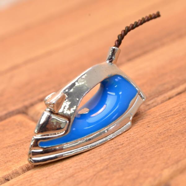 ミニチュア雑貨 シルバー×ブルーのアイロン [HM39] [m-s][imp]【ネコポス配送対応】