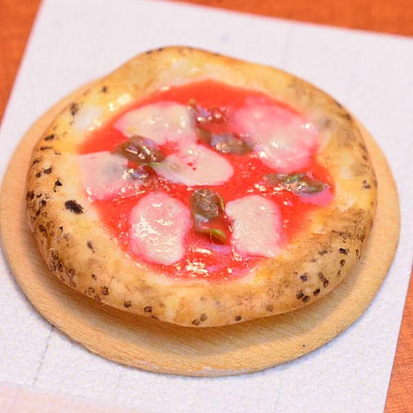 ミニチュアフード ピザ マルゲリータ 作家：糟谷由美子さん [品番：26986][m-s]【ネコポス配送対応】