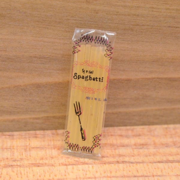 ミニチュアフード パスタ 袋タイプ(D) 作家：ミニチュア工房 利佳 さん [品番：28721] [m-s] 【ネコポス配送対応】