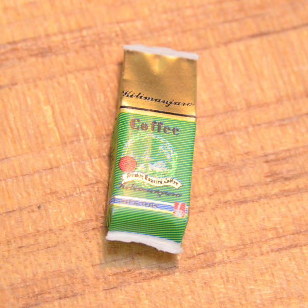 ミニチュアフード コーヒーパック (緑色) 作家：ミニチュア工房 利佳 さん [品番：28726] [m-s] 【ネコポス配送対応】