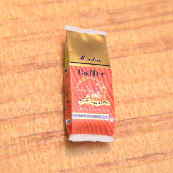 ミニチュアフード コーヒーパック (赤色) 作家：ミニチュア工房 利佳 さん [品番：28727] [m-s] 【ネコポス配送対応】