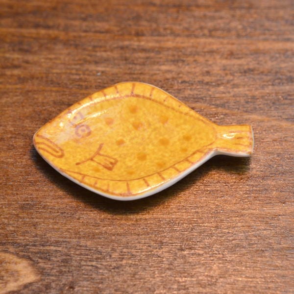 ミニチュア雑貨 ヒラメのお皿 陶器製 作家：槙桂子 さん [品番：28737] [m-s] 【ネコポス配送対応】